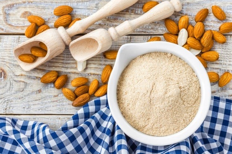 طريقة عمل دقيق اللوز في المنزل بخطوات بسيطة 1 طريقة عمل دقيق اللوز