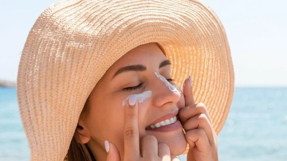 أفضل واقي شمس للبشرة الحساسة: حماية فعّالة دون تهيج 1 واقي شمس للبشرة الحساسة