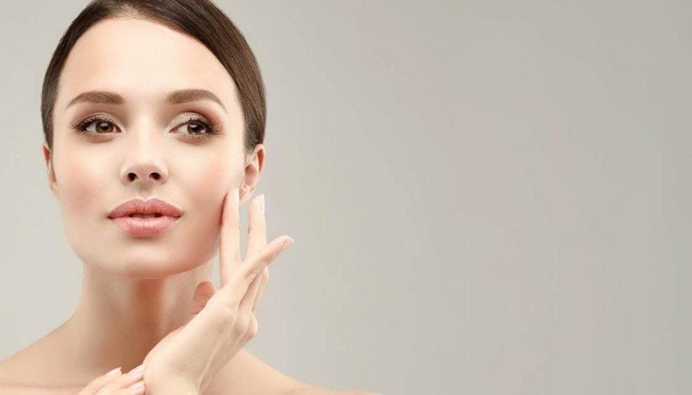 صنفرة البشرة متى وكيف تقومين بها للحصول على بشرة مشرقة؟ 1 صنفرة البشرة