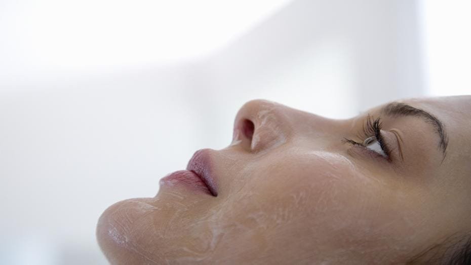 صنفرة البشرة متى وكيف تقومين بها للحصول على بشرة مشرقة؟ 2 صنفرة البشرة